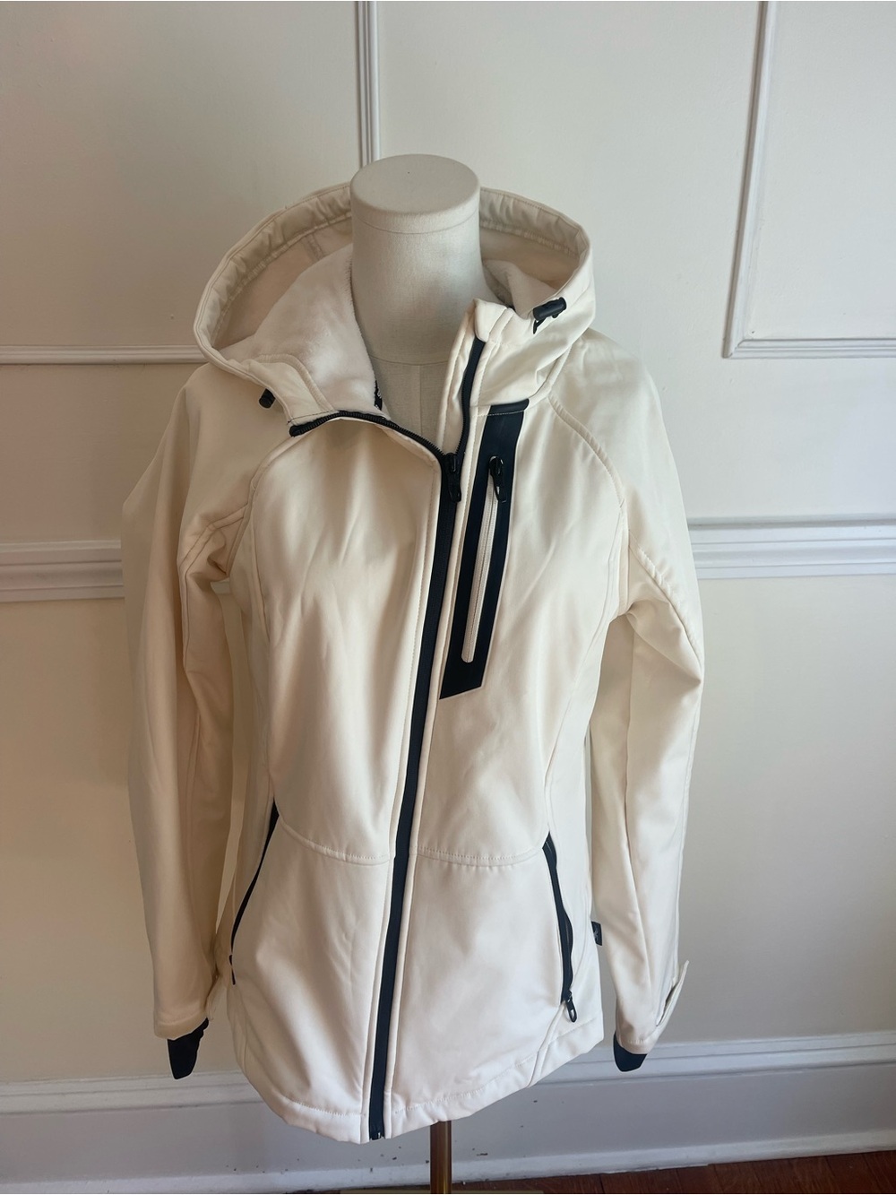 Spyder Cream Hooded Ski Jacket with Black Trim